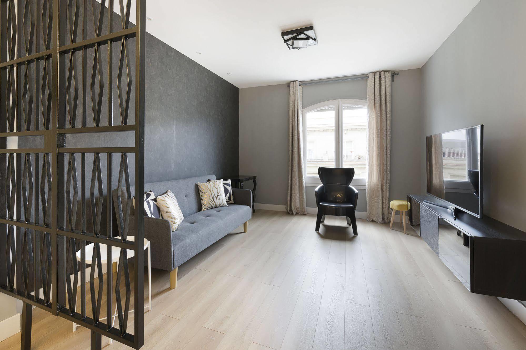 Nextdoor Miro Apartment